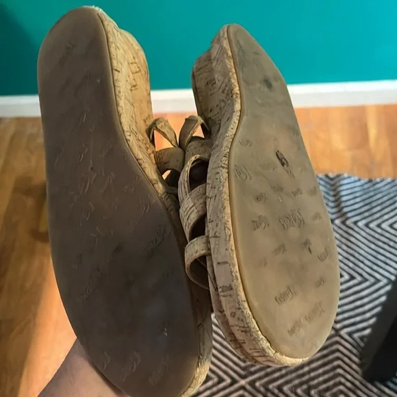 Korks size 9 women’s GUC. - Picture 2 of 2